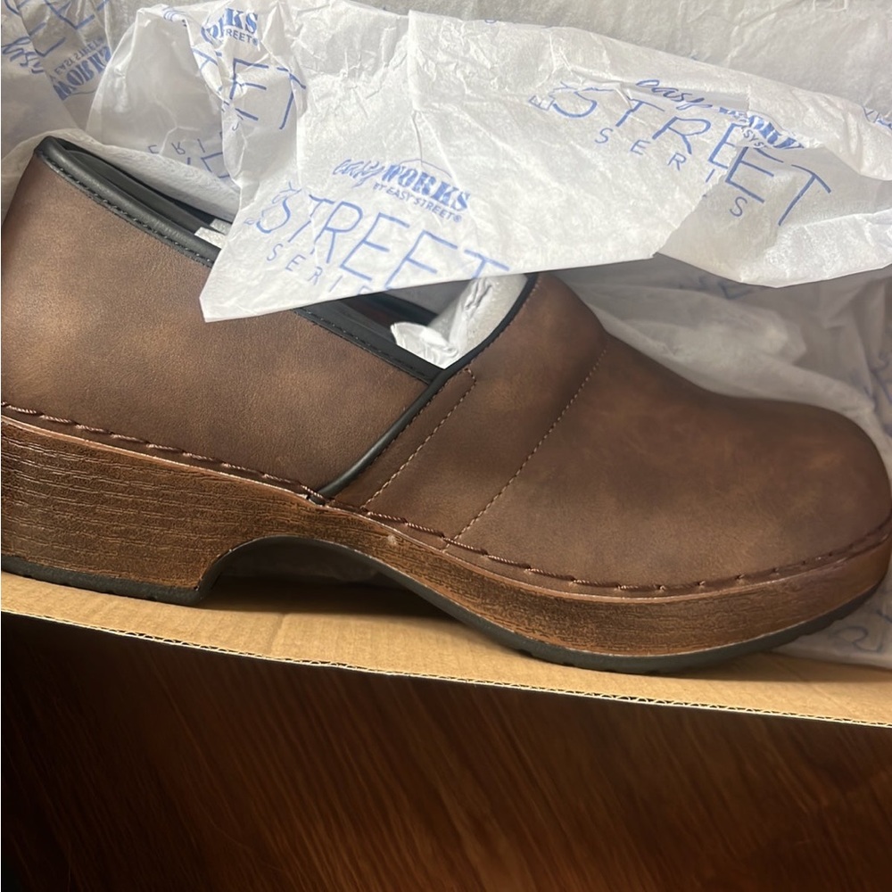 BROWN non slip clogs